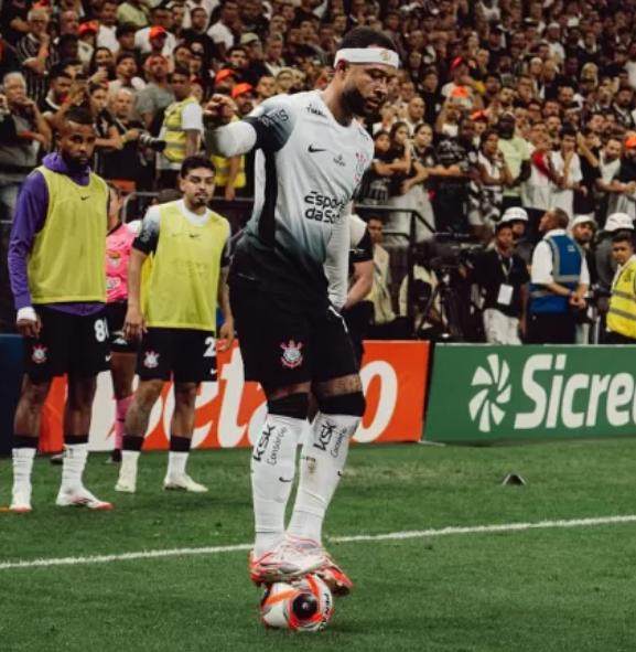 开云综合娱乐-双脚站到足球上得吃黄牌！德佩不服？解释来了！