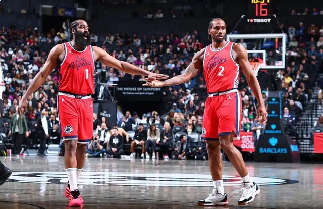 开云综合娱乐-快船欲填补鲍威尔空缺盯上3将 祖巴茨去绿军换西蒙斯？