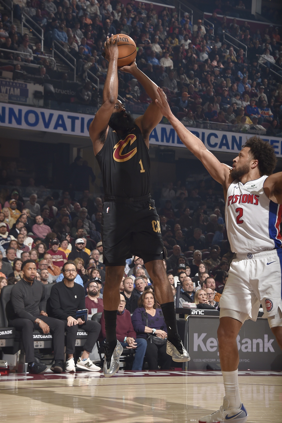 开云体育-张佳玮：哈登没坎宁安好但能操作活塞防守 骑士未必更强但更完整